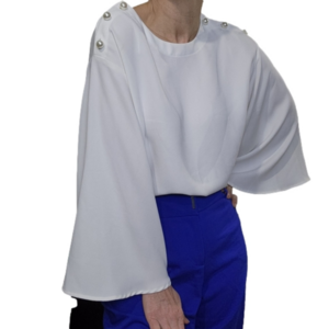 Blouse Bell sleeves Scoop neckline Pearl buttons white color Size M ZARA